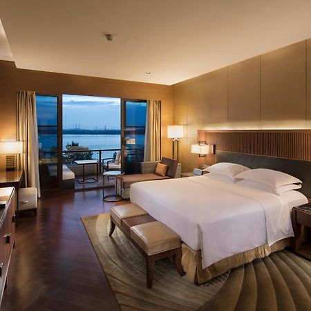 Hilton Wuhan Optics Valley Bagian luar foto
