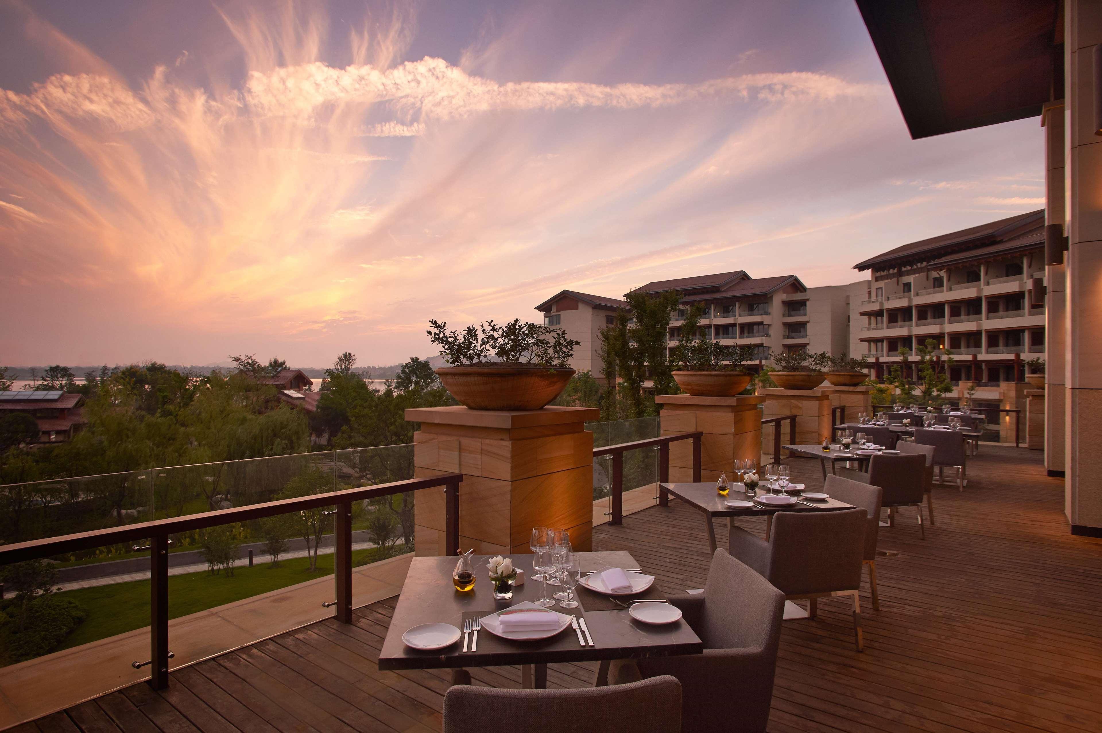 Hilton Wuhan Optics Valley Bagian luar foto
