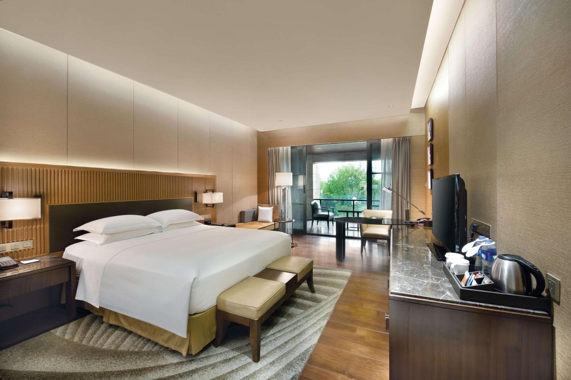 Hilton Wuhan Optics Valley Bagian luar foto