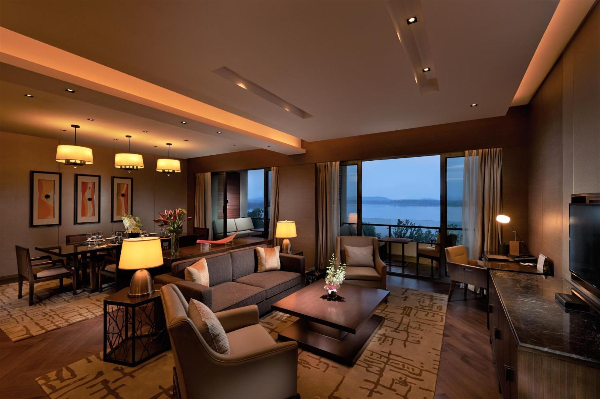 Hilton Wuhan Optics Valley Bagian luar foto