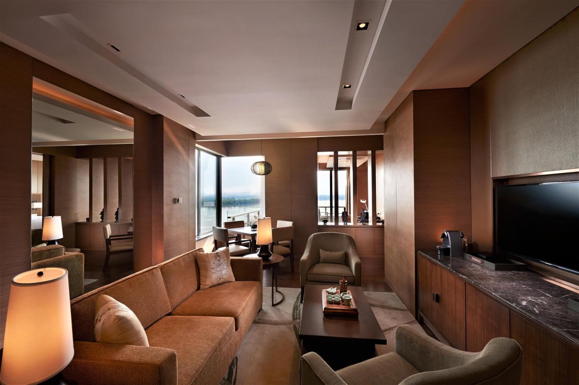 Hilton Wuhan Optics Valley Bagian luar foto