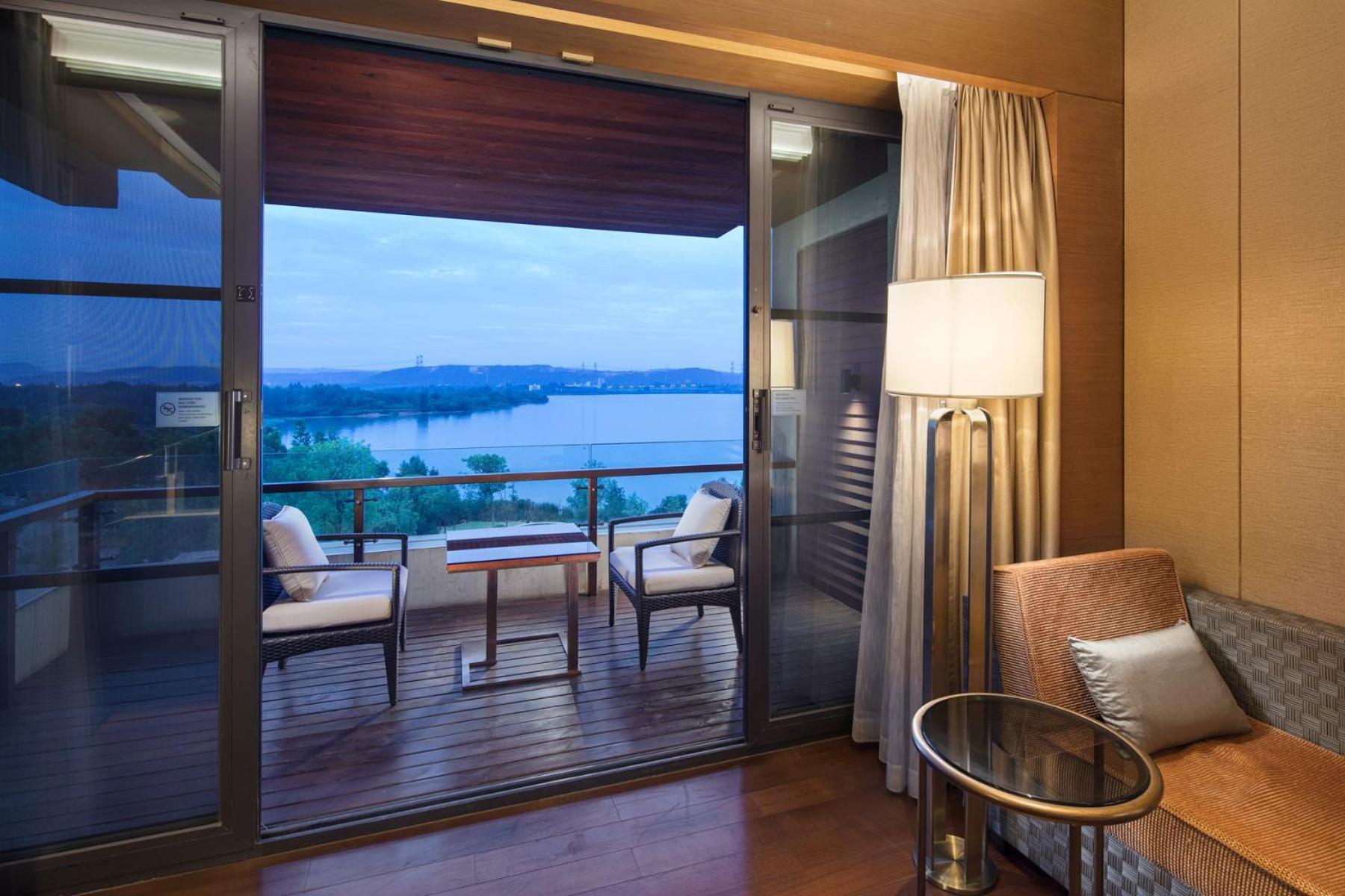 Hilton Wuhan Optics Valley Bagian luar foto