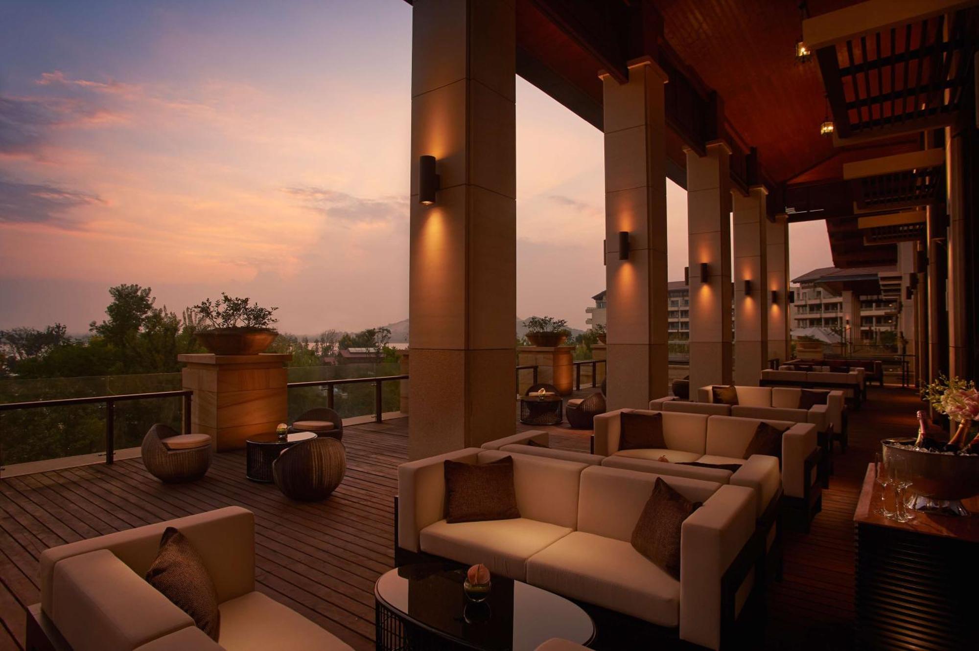 Hilton Wuhan Optics Valley Bagian luar foto