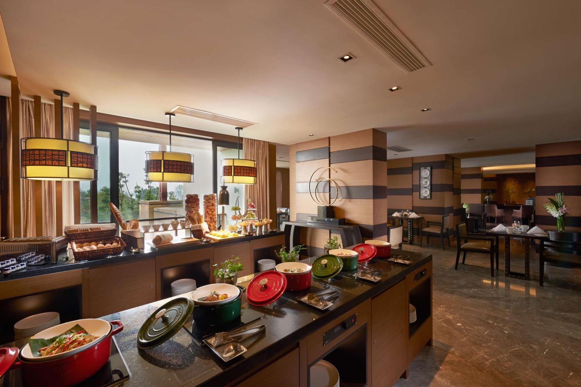 Hilton Wuhan Optics Valley Bagian luar foto