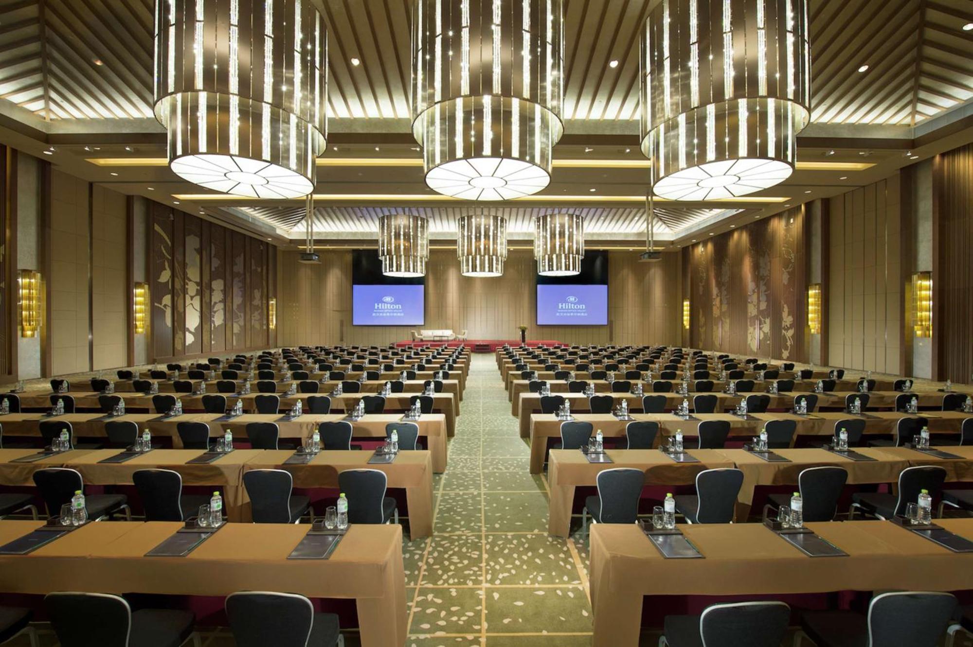 Hilton Wuhan Optics Valley Bagian luar foto