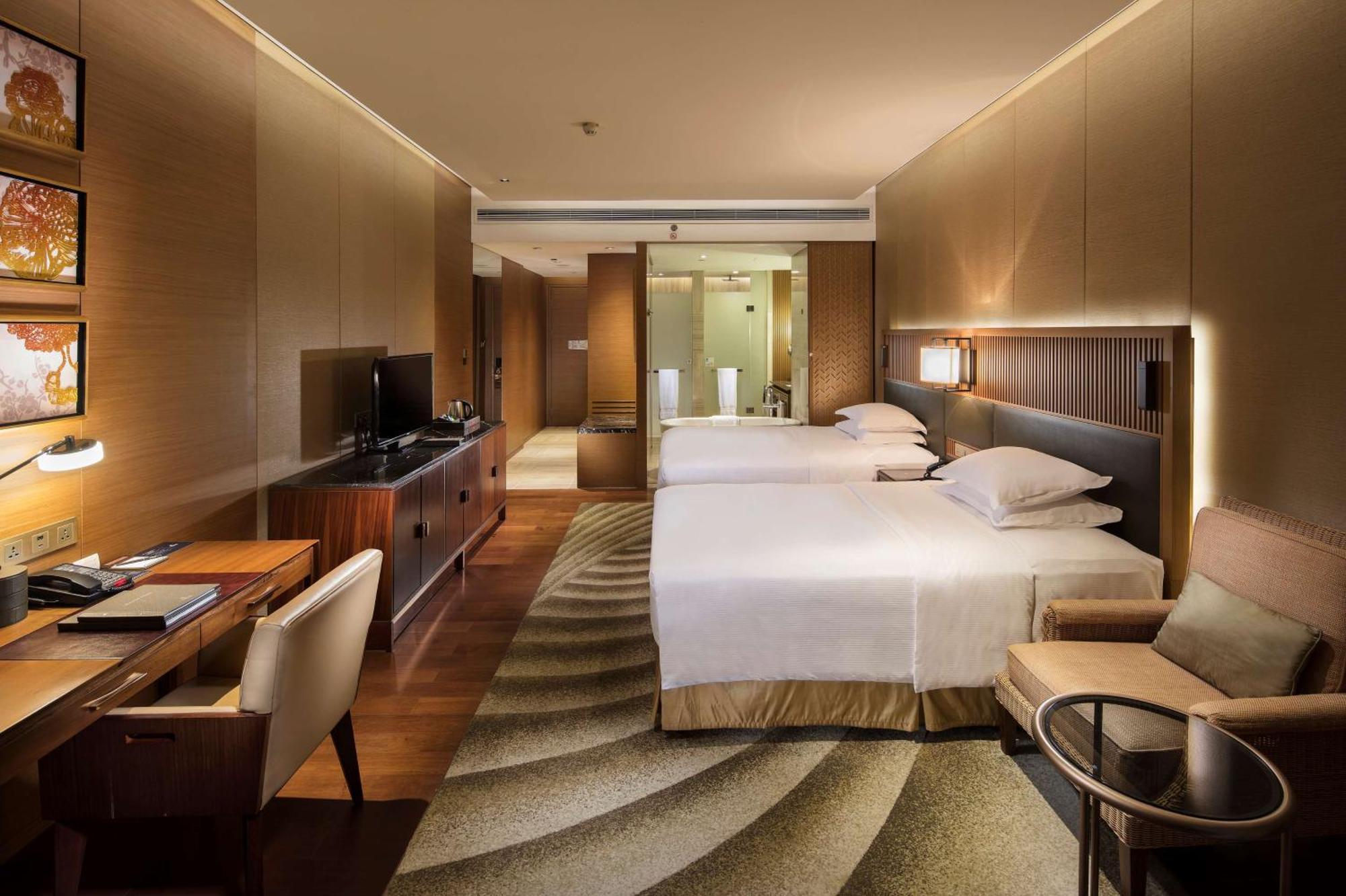 Hilton Wuhan Optics Valley Bagian luar foto