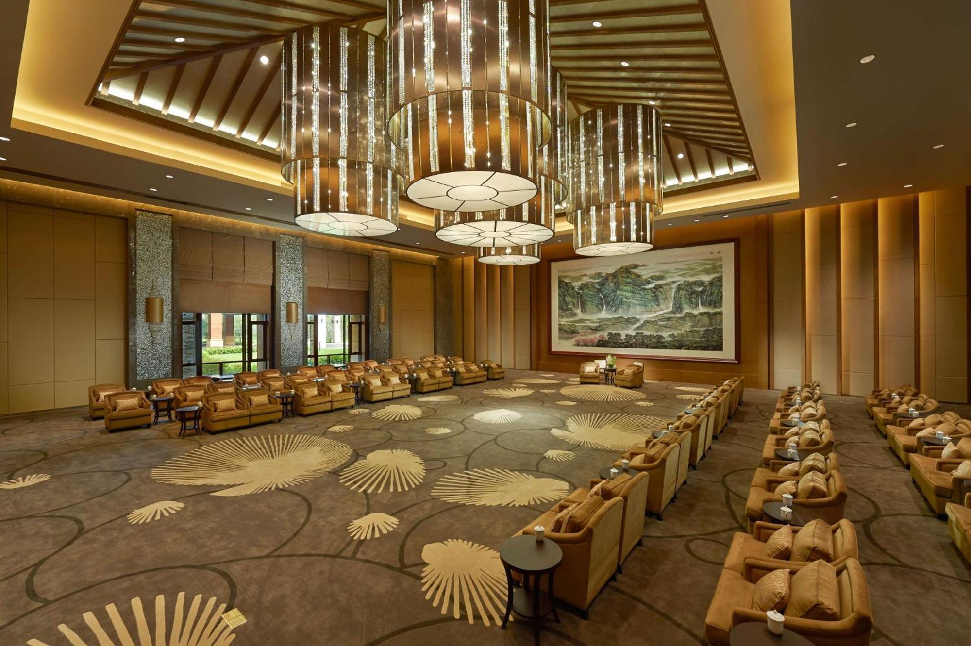 Hilton Wuhan Optics Valley Bagian luar foto