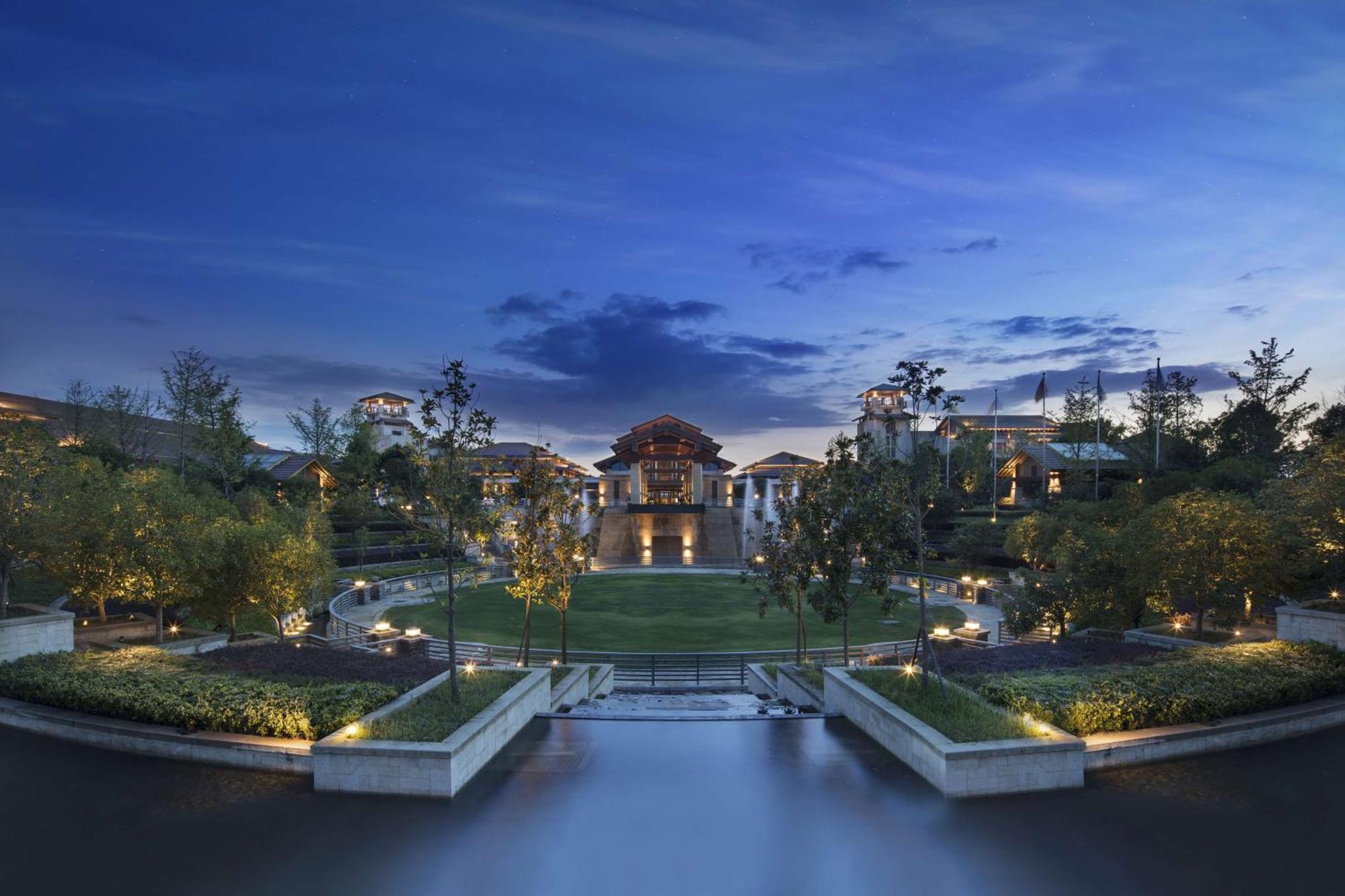 Hilton Wuhan Optics Valley Bagian luar foto