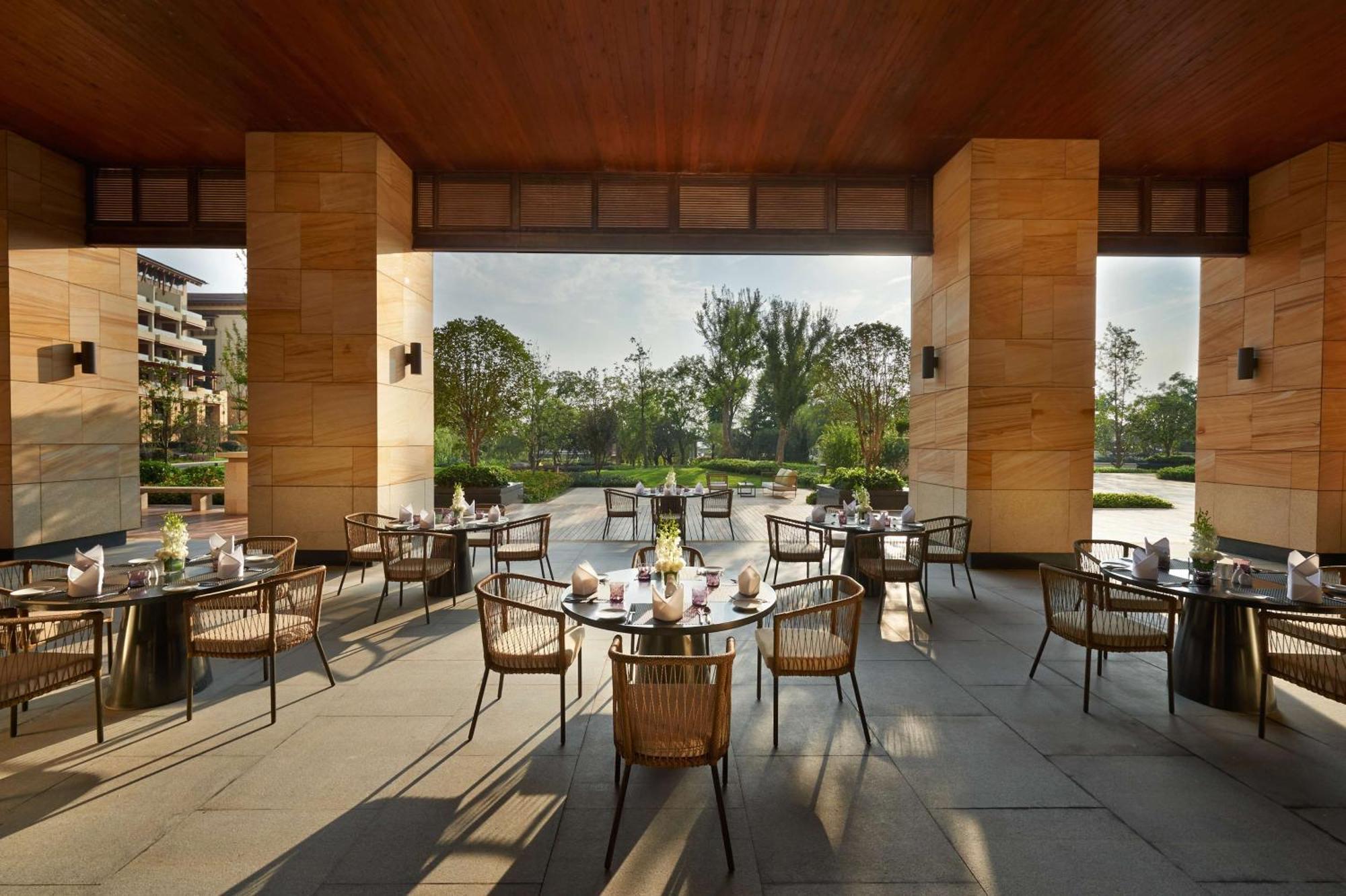 Hilton Wuhan Optics Valley Bagian luar foto