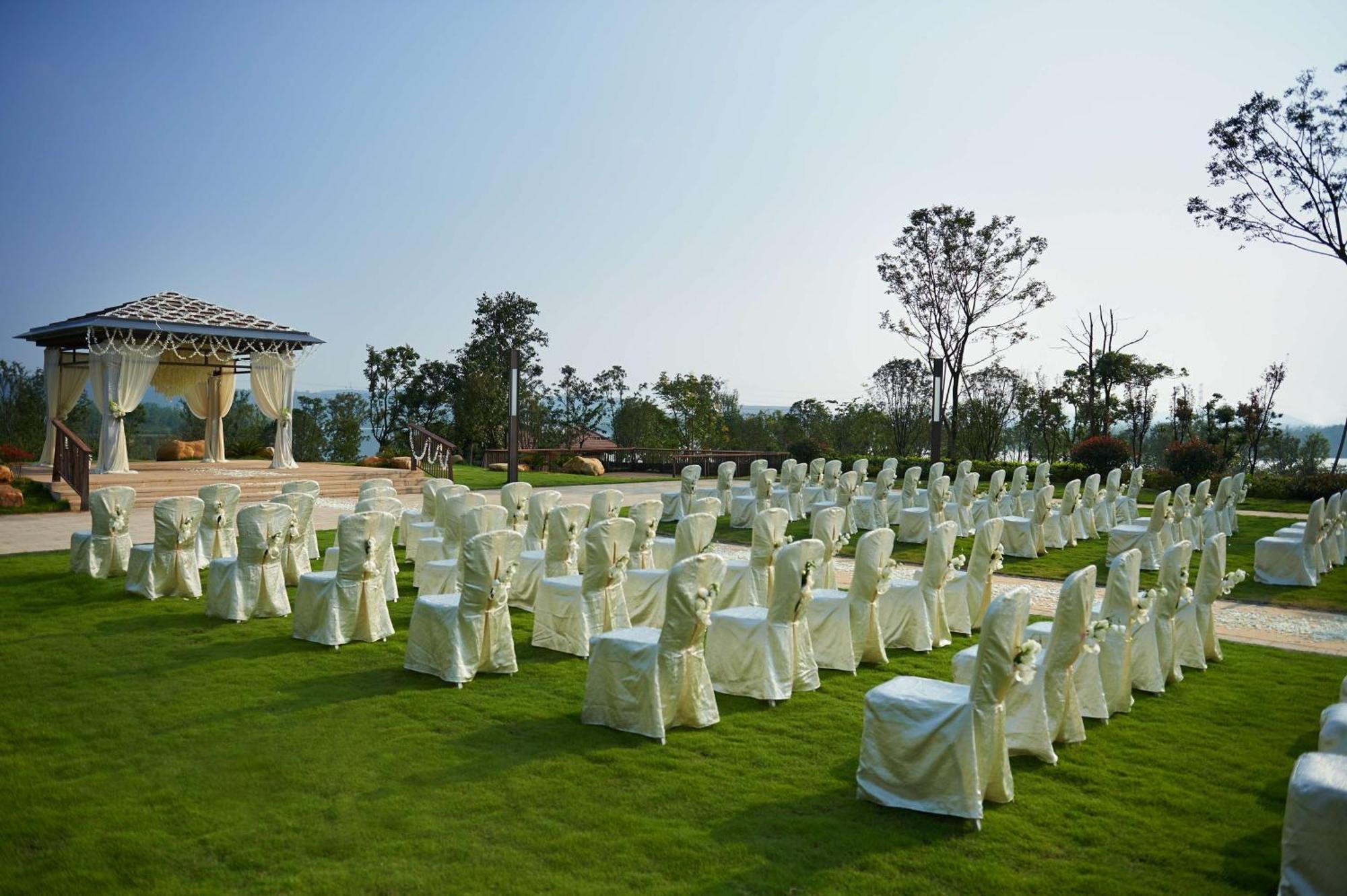 Hilton Wuhan Optics Valley Bagian luar foto