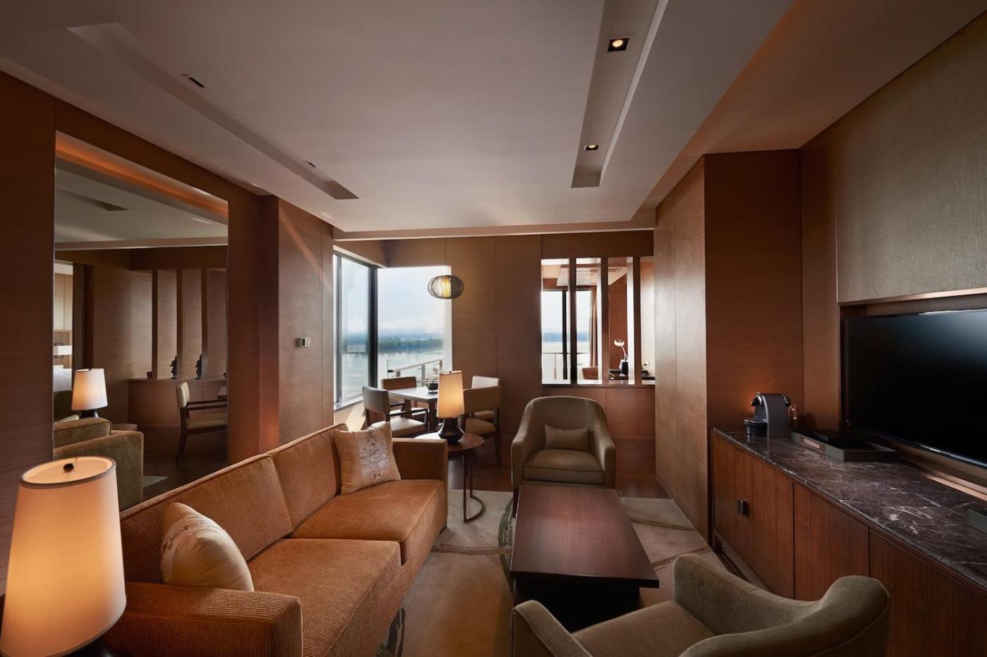 Hilton Wuhan Optics Valley Bagian luar foto