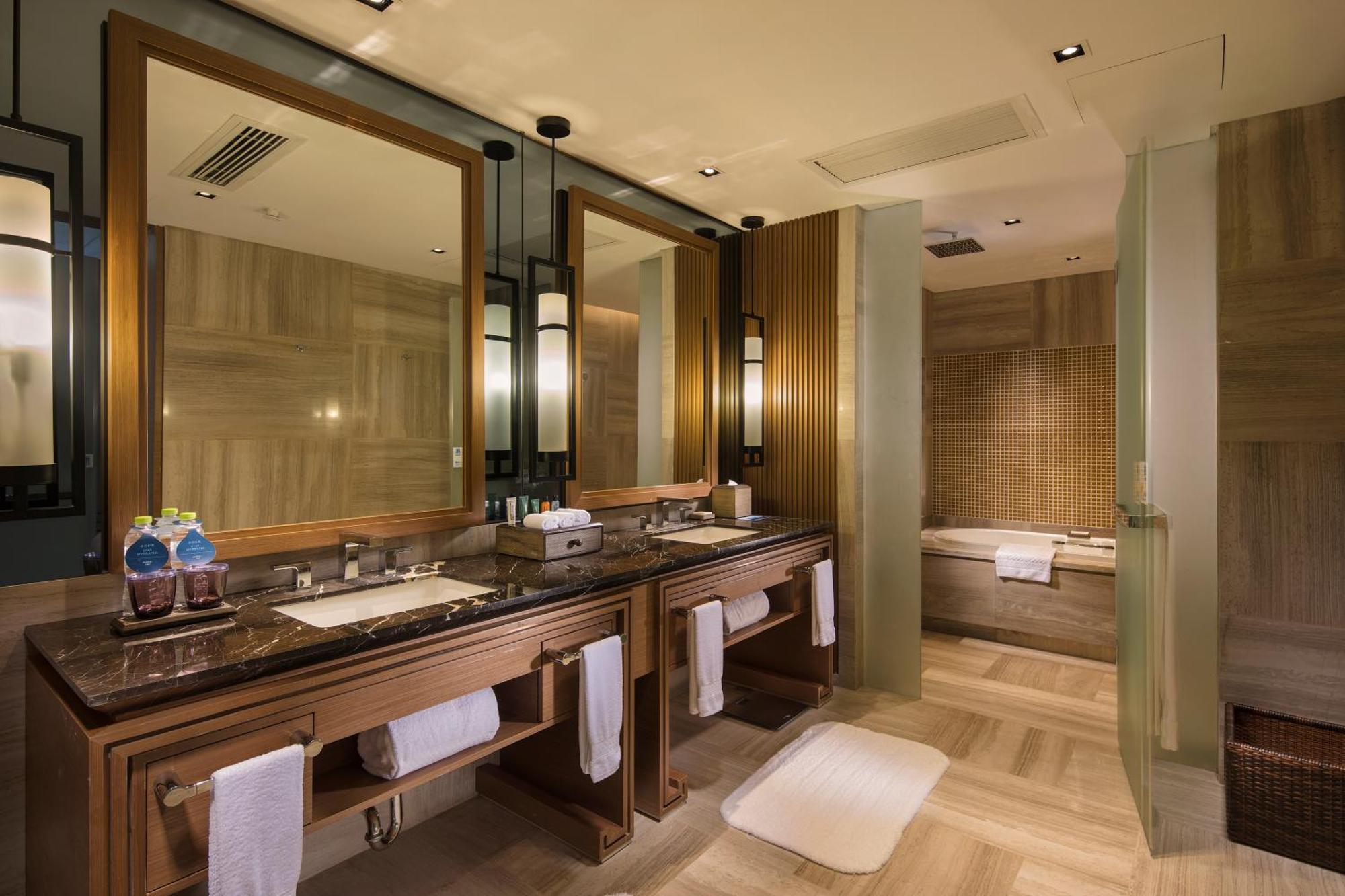 Hilton Wuhan Optics Valley Bagian luar foto